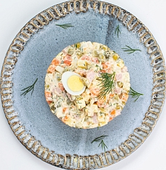 Салат Оливье с ветчиной 